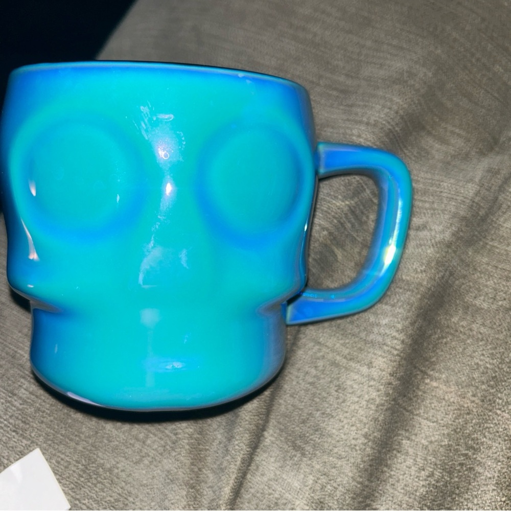 Starbucks 2025 Halloween Iridescent Blue 3-D Skull Ceramic Mug Cup 14 oz